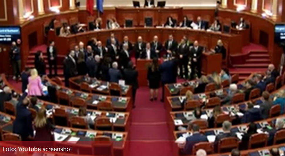 albanski parlament sc yt.jpg
